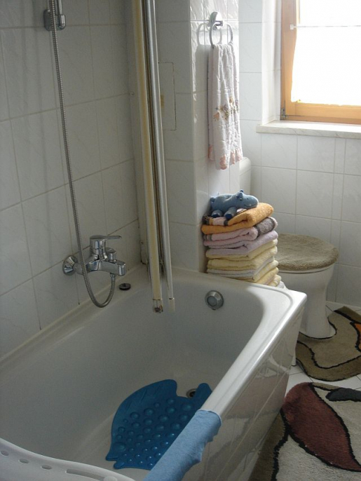Badewanne vor der Teilsanierung